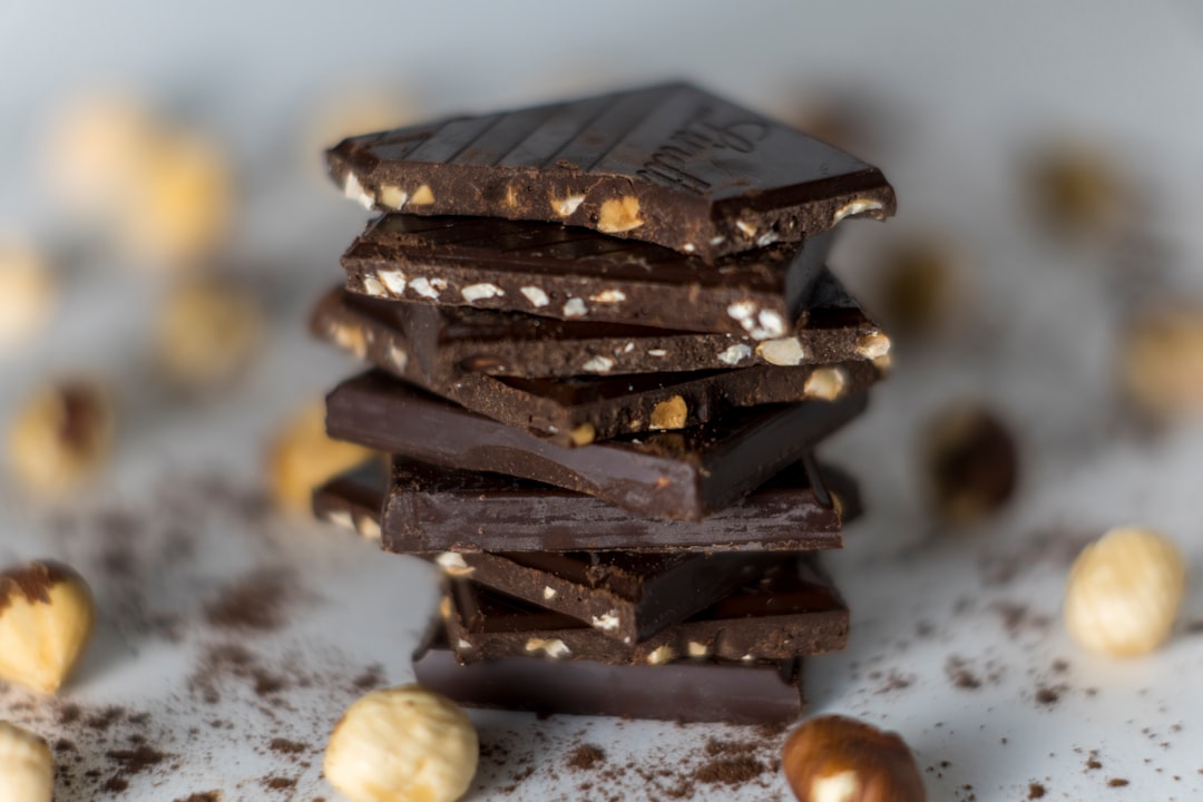 découvrez le monde irrésistible du chocolat ! plongez dans une expérience gustative unique avec nos variétés de chocolats fins, délicieuses recettes, et astuces pour savourer chaque bouchée. que vous soyez amateur ou expert, le chocolat est un plaisir à savourer sans modération.