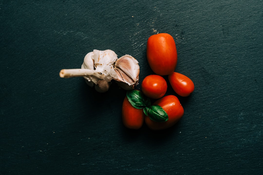 découvrez la cuisine savoyarde, un délicieux mélange de traditions culinaires de la région des alpes françaises. savourez des plats réconfortants comme la fondue, la raclette et la tartiflette tout en explorant les saveurs authentiques de la montagne.