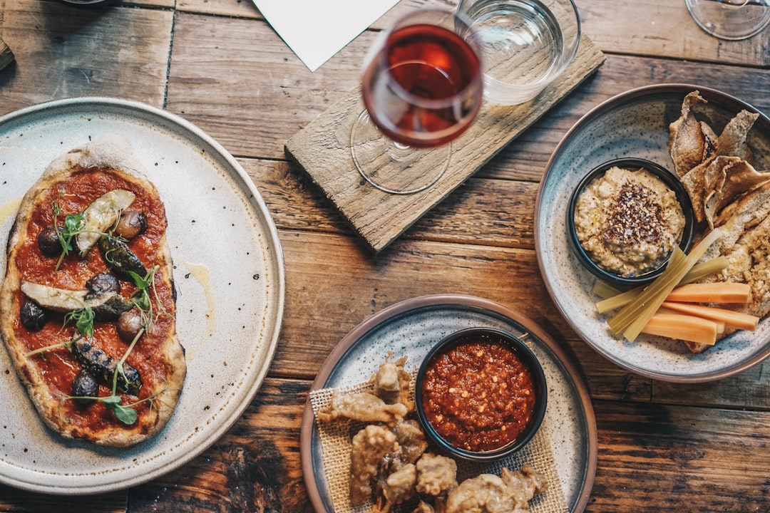 découvrez l'art de partager des mets délicieux avec nos plats à partager, idéaux pour les repas conviviaux en famille ou entre amis. savourez une expérience gastronomique unique où chaque bouchée devient un moment de partage.