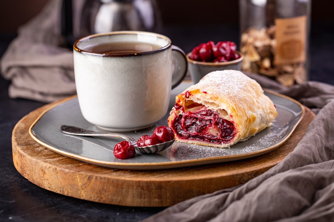 découvrez nos délicieuses crêpes sucrées, garnies de saveurs irrésistibles comme le nutella, les fruits frais et la chantilly. parfaites pour un dessert ou un en-cas gourmand, ces crêpes allient tendreté et douceur, offrant une expérience culinaire unique qui ravira les petits comme les grands.