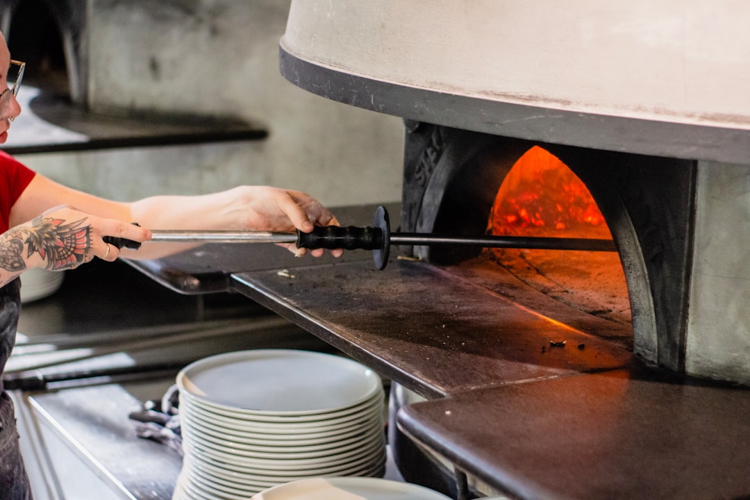 découvrez la richesse de la cuisine traditionnelle où les saveurs authentiques et les recettes familiales se transmettent de génération en génération. savourez des plats préparés avec passion, qui célèbrent les ingrédients locaux et les techniques artisanales.