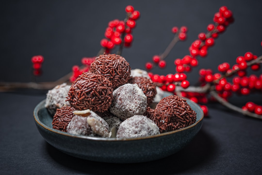 découvrez l'univers fascinant des truffes, ces délicieuses champignons souterrains prisés en gastronomie. apprenez tout sur leurs variétés, leurs saveurs uniques et comment les apprécier au mieux dans vos plats.