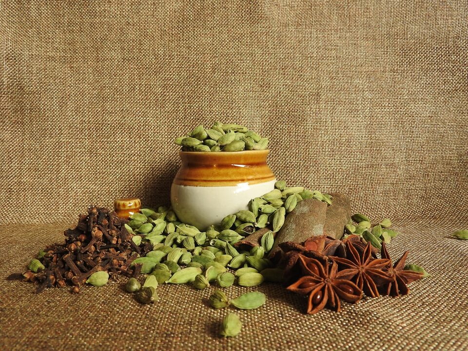 découvrez un monde fascinant des épices, où chaque arôme et saveur raconte une histoire unique. explorez notre sélection variée pour rehausser vos plats et éveillez vos sens avec des mélanges exotiques et des classiques incontournables.