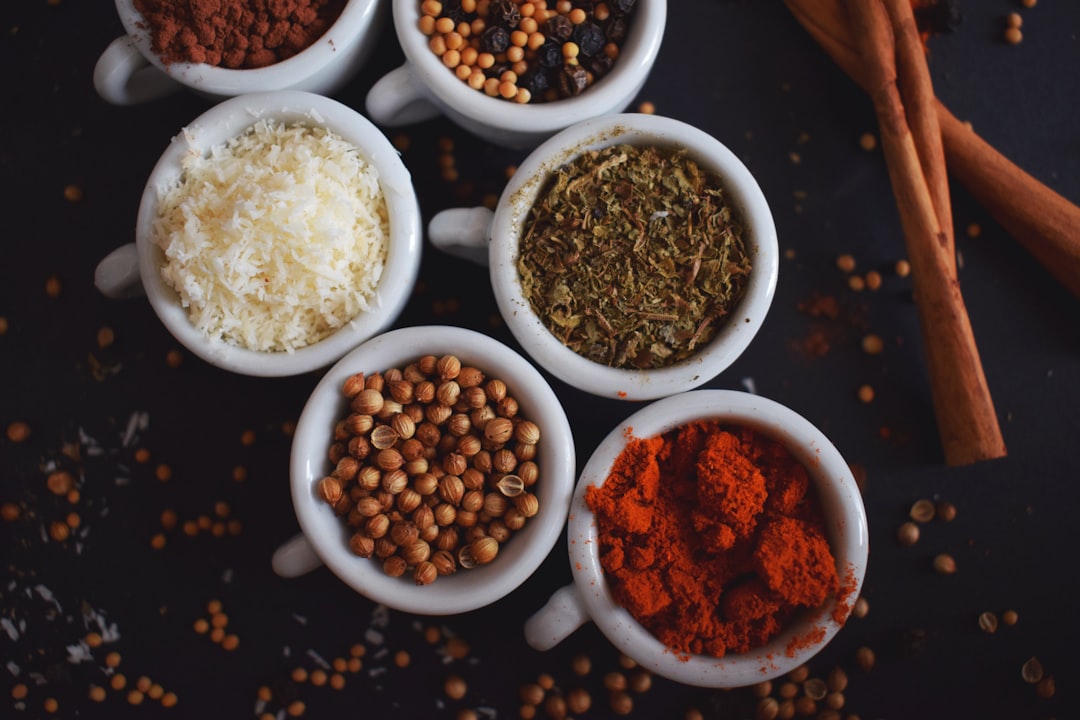 découvrez l'univers des condiments : épicez vos plats avec notre sélection variée de sauces, marinades et assaisonnements, pour une explosion de saveurs dans chaque bouchée.