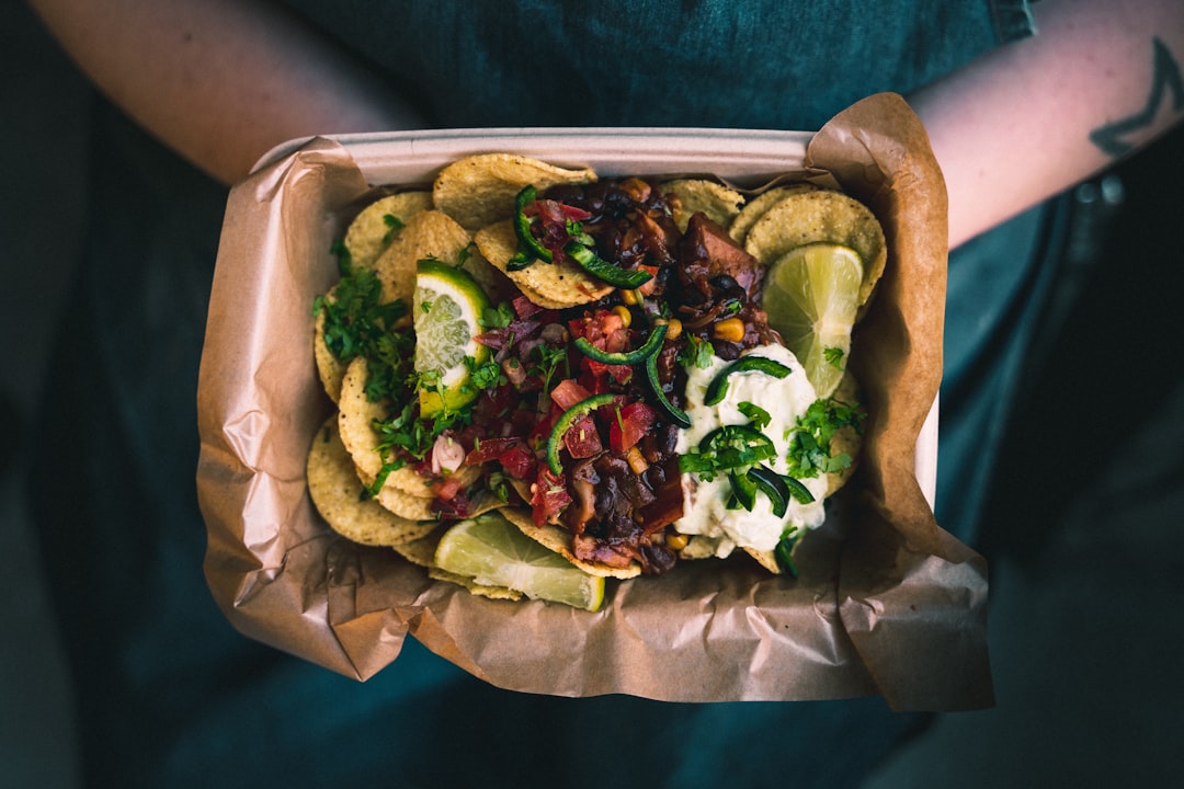 découvrez l'univers savoureux de la street food : des plats authentiques, préparés sur le pouce, qui raviront vos papilles. explorez les meilleures tendances culinaires des rues et savourez des délices venues du monde entier.