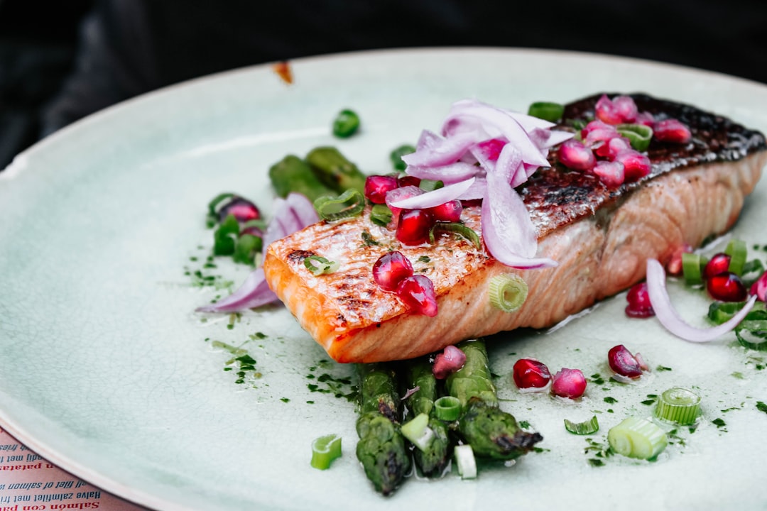 découvrez le régime cétogène : une approche nutritionnelle innovante qui favorise la perte de poids en réduisant les glucides et en augmentant les graisses saines. explorez des recettes délicieuses et des conseils pour adopter ce mode de vie sain tout en maintenant votre énergie et votre bien-être.