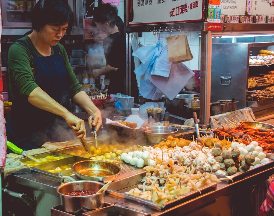découvrez l'univers savoureux de la street food : des plats authentiques et variés, issus des cuisines du monde entier, parfaits pour les gourmands en quête d'aventures culinaires. savourez la nourriture de rue qui éveille les sens et rapproche les cultures.