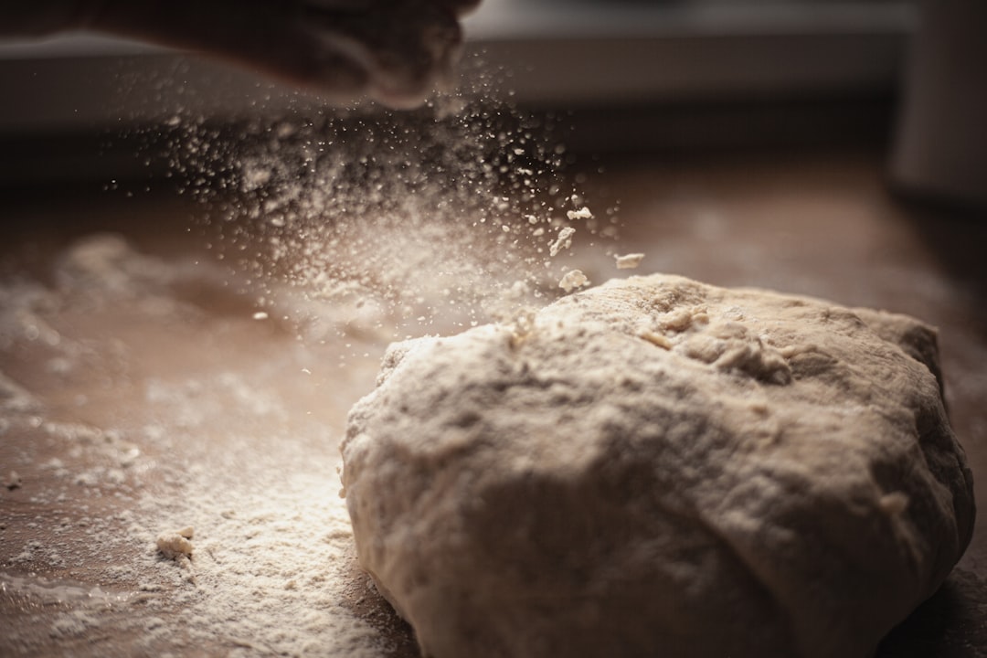 découvrez l'authenticité des boulangeries artisanales, où passion et savoir-faire se rencontrent pour créer des pains et pâtisseries faits maison. savourez des produits frais et de qualité, élaborés avec des ingrédients soigneusement sélectionnés. plongez dans l'univers du pain artisanal et des délices sucrés.