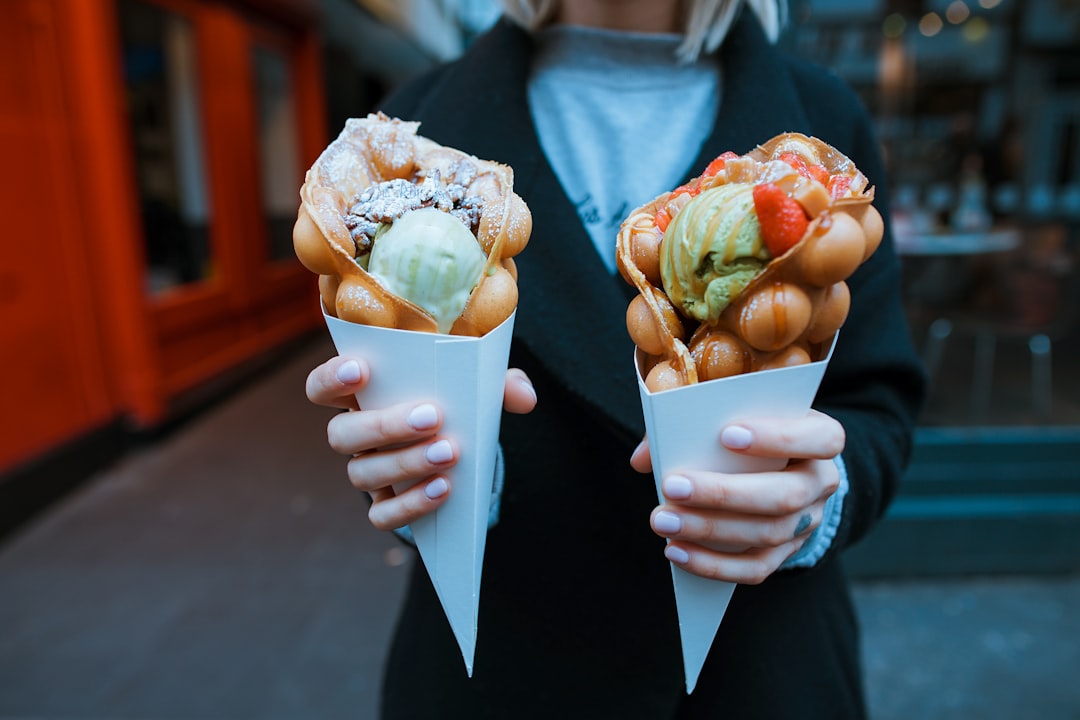 découvrez l'univers savoureux de la street food : des plats variés, préparés sur le pouce, alliant saveurs exotiques et traditionnelles. parfait pour émerveiller vos papilles lors de vos balades urbaines.