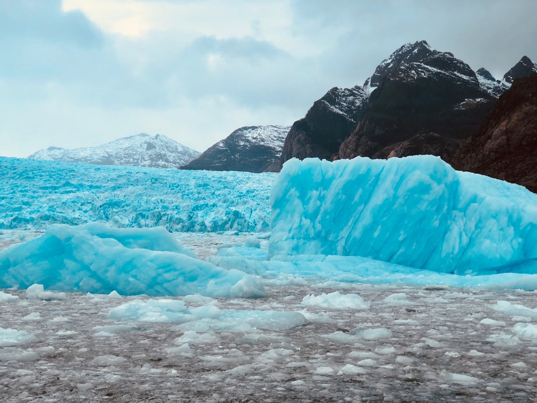 découvrez notre délicieuse glace artisanale, préparée avec des ingrédients naturels et des recettes traditionnelles. un véritable plaisir glacé qui ravira vos papilles avec des saveurs authentiques et créatives. laissez-vous séduire par l'élégance de notre savoir-faire artisanal.
